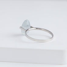 Load image into Gallery viewer, Band one-of-a-kind platinum iridescent aquamarine ring
