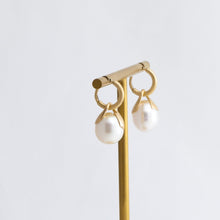 Load image into Gallery viewer, Platy white south sea pearl hoop earrings
