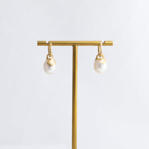 Platy white south sea pearl hoop earrings