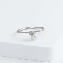 Load image into Gallery viewer, Baby Akoya pearl single pearl diamond platinum ring
