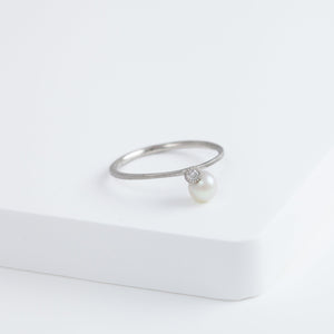 Baby Akoya pearl single pearl diamond platinum ring