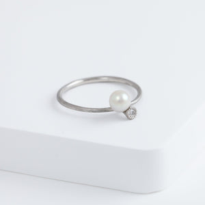 Baby Akoya pearl single pearl diamond platinum ring