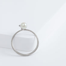 Load image into Gallery viewer, Baby Akoya pearl single pearl diamond platinum ring
