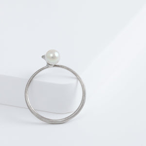 Baby Akoya pearl single pearl diamond platinum ring