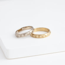 Load image into Gallery viewer, Studs yellow gold ring
