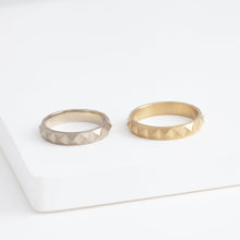 Load image into Gallery viewer, Studs champagne gold ring
