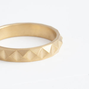 Studs yellow gold ring