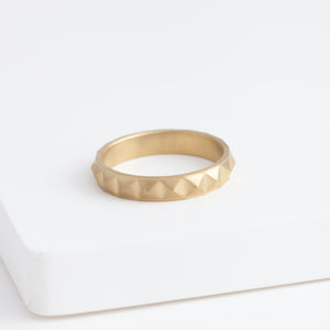 Studs yellow gold ring