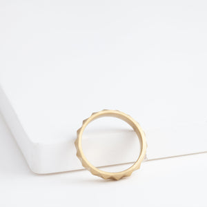 Studs yellow gold ring