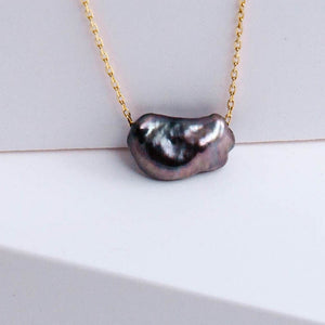 Kidney black pearl necklace