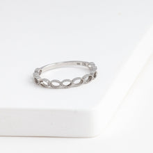 Load image into Gallery viewer, Repeat oval ring - white gold

