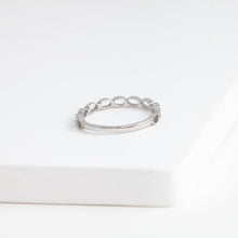 Load image into Gallery viewer, Repeat oval ring - white gold
