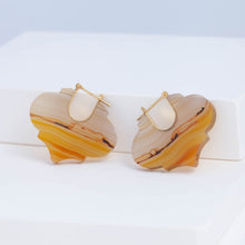 Load image into Gallery viewer, Crest sepia landscape agate Arabesque earrings
