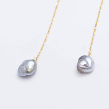 Load image into Gallery viewer, Kidney black pearl drop earrings

