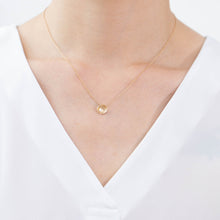 Load image into Gallery viewer, Gold petal necklace with pearl
