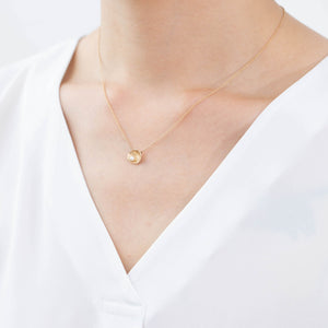 Gold petal necklace with pearl