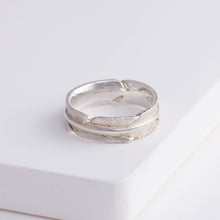 Load image into Gallery viewer, Silver infinity feather ring
