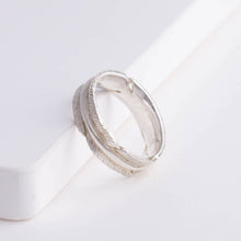 Load image into Gallery viewer, Silver infinity feather ring
