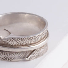 Load image into Gallery viewer, Silver large infinity feather ring
