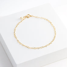 Load image into Gallery viewer, Heart chain bracelet (yellow gold) - Kolekto 
