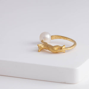 Cat and pearl ring