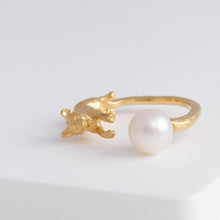 Load image into Gallery viewer, Cat and pearl ring
