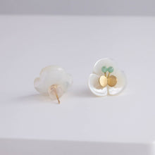 Load image into Gallery viewer, Plum flower emerald butterfly earrings
