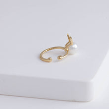 Load image into Gallery viewer, Bunny akoya pearl ear cuff
