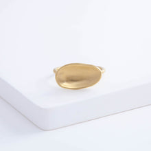 Load image into Gallery viewer, Gold petal ring
