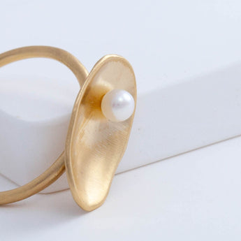 Gold petal ring with pearl