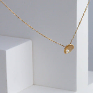 Gold petal necklace with pearl