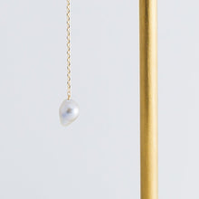 Load image into Gallery viewer, Baby Akoya pearl single pearl drop earrings - Kolekto 
