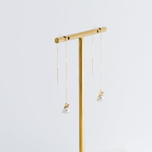 Baby Akoya pearl single pearl diamond drop earrings - Kolekto 