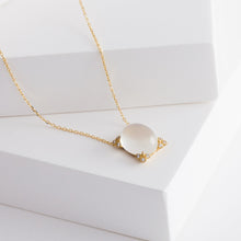 Load image into Gallery viewer, Spread moonstone necklace - Kolekto 
