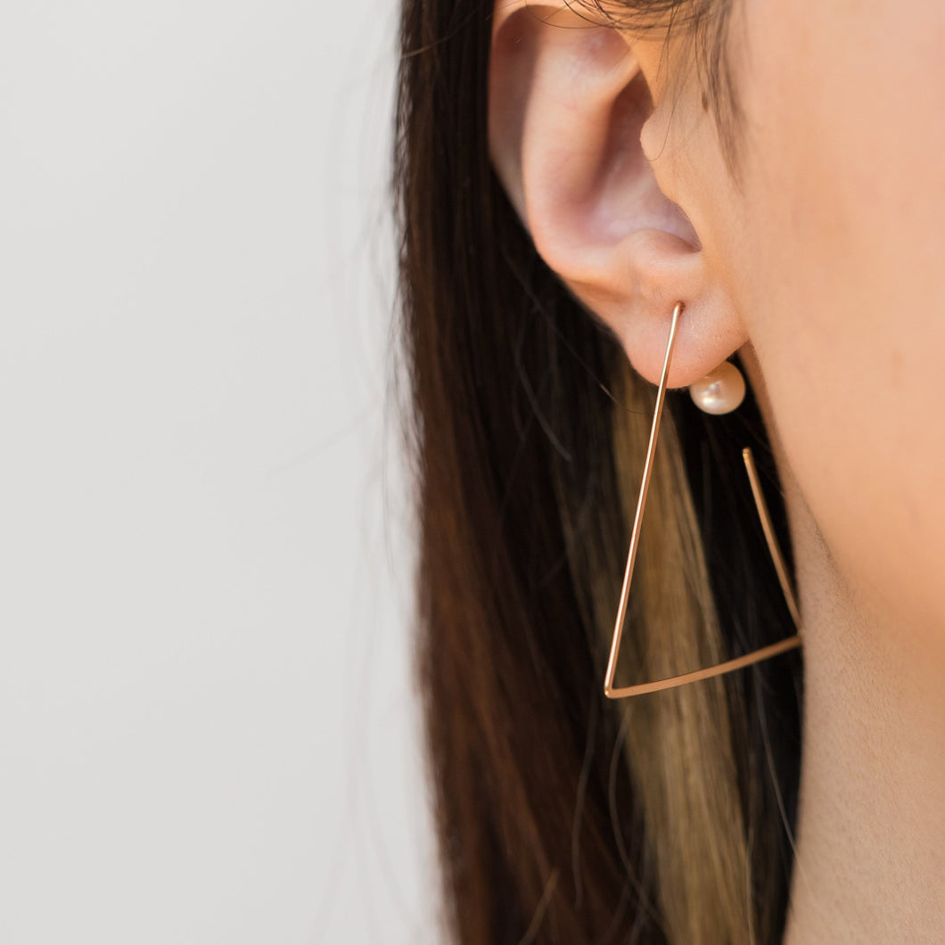 Symbol triangle hoop earring - Kolekto 