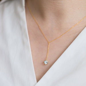 Gemstone topaz center chain necklace - Kolekto 