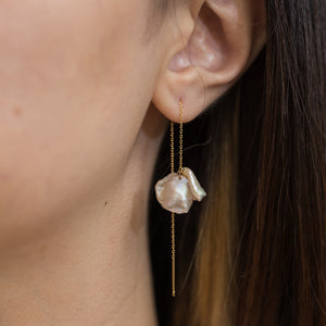 Petal triple pearl drop earrings - Kolekto 