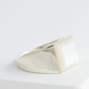 Silver and shell signet ring - Kolekto 