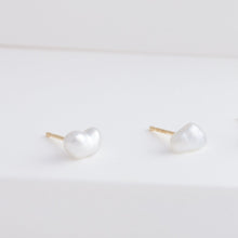 Load image into Gallery viewer, Kidney single white pearl stud - Kolekto 
