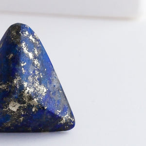 Rough stone lapis lazuli stud - Kolekto 
